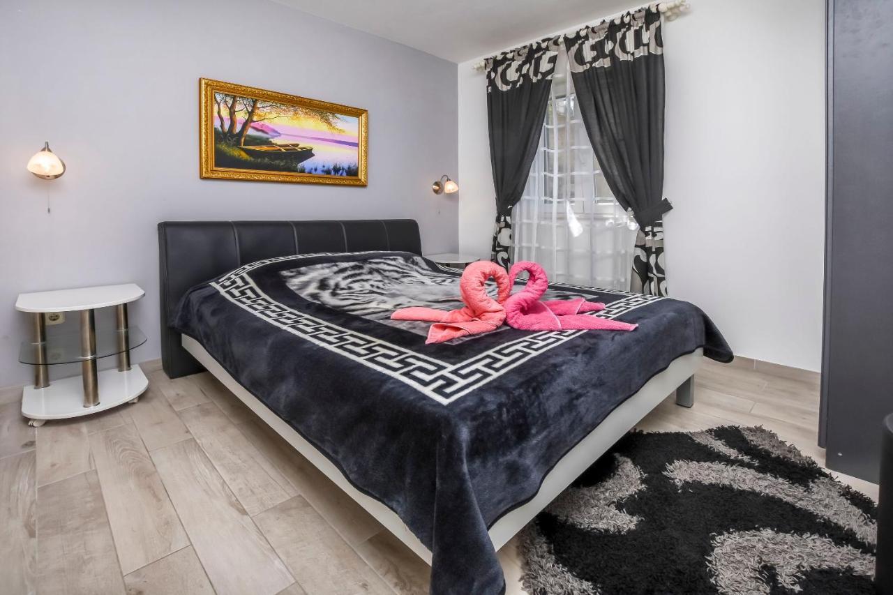 Apartment Iryna Rogoznica  Eksteriør billede