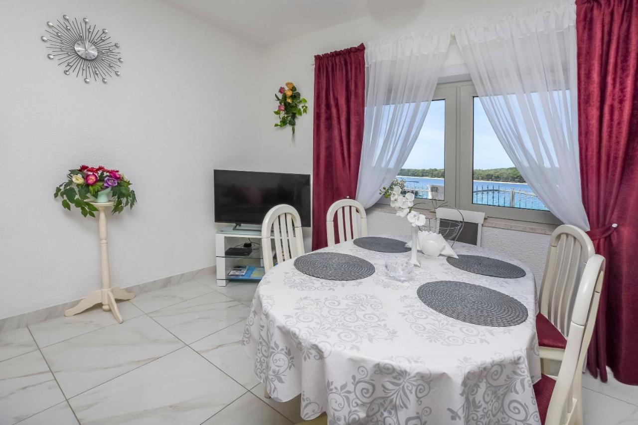Apartment Iryna Rogoznica  Eksteriør billede