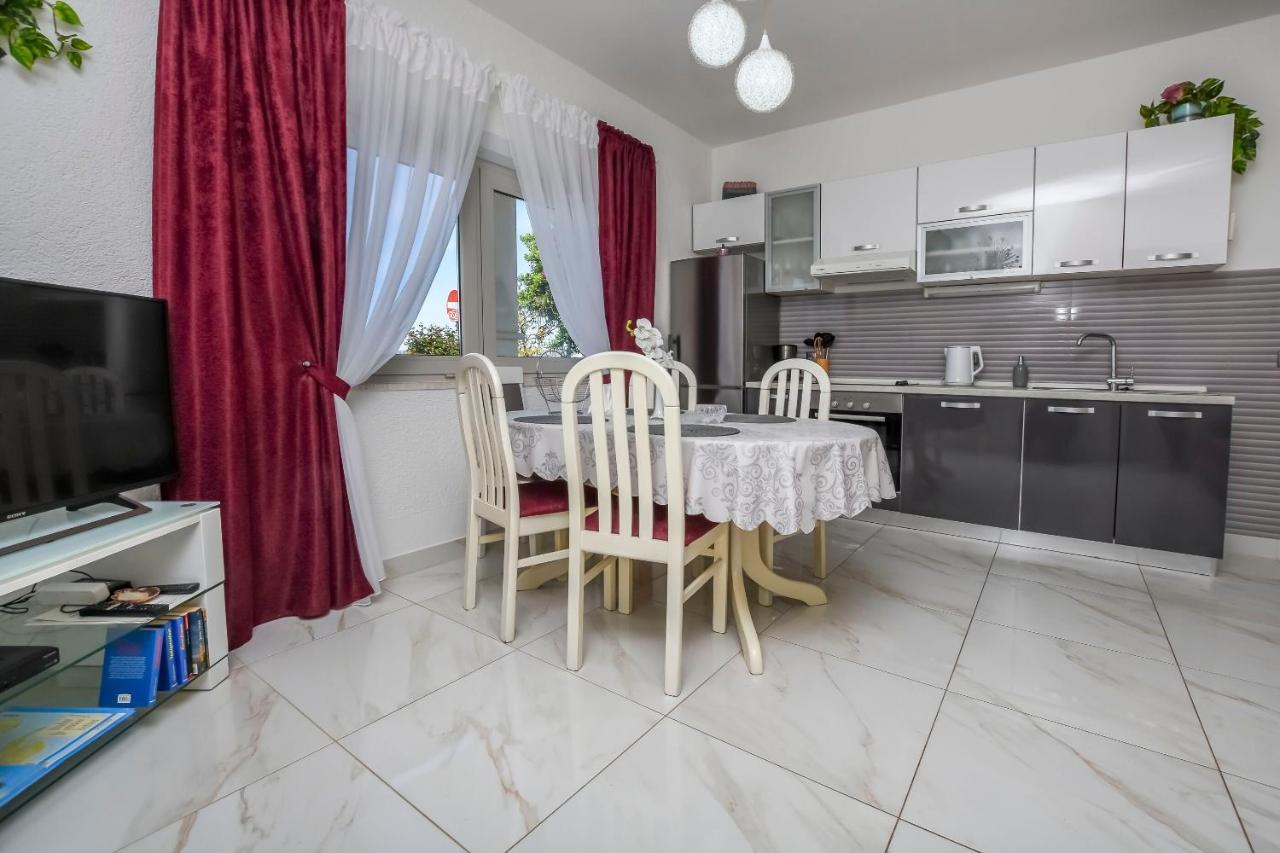 Apartment Iryna Rogoznica  Eksteriør billede