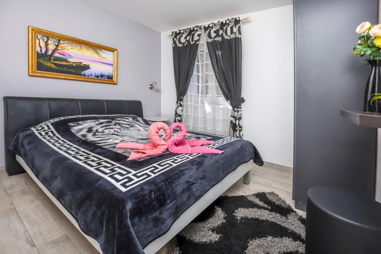 Apartment Iryna Rogoznica  Eksteriør billede
