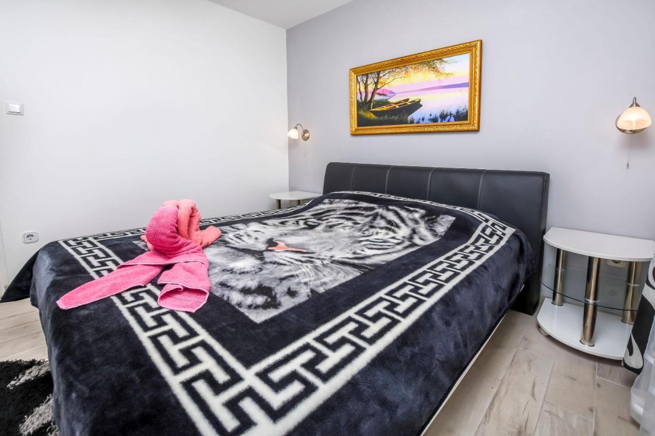 Apartment Iryna Rogoznica  Eksteriør billede