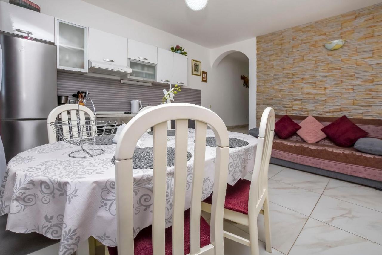 Apartment Iryna Rogoznica  Eksteriør billede