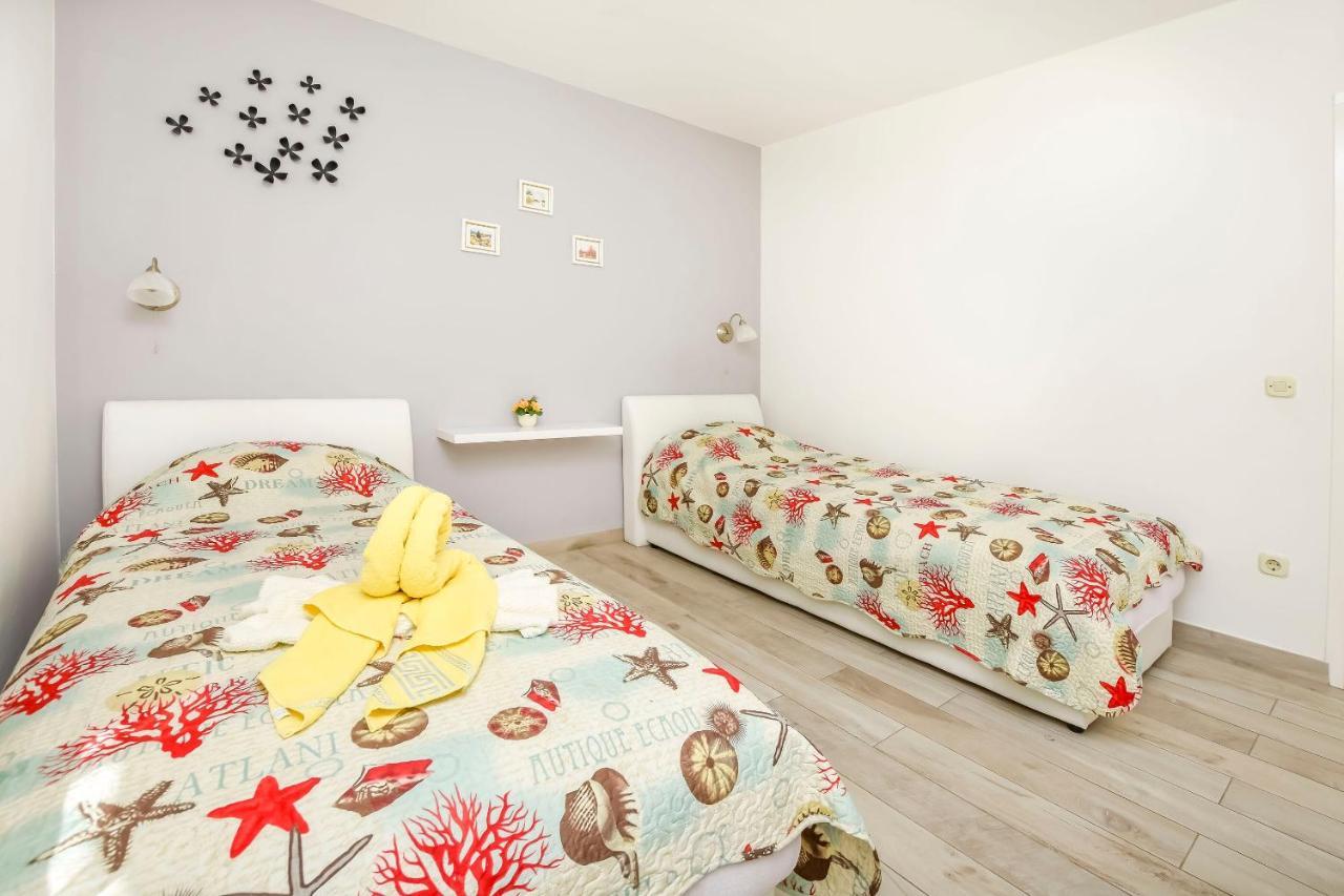 Apartment Iryna Rogoznica  Eksteriør billede