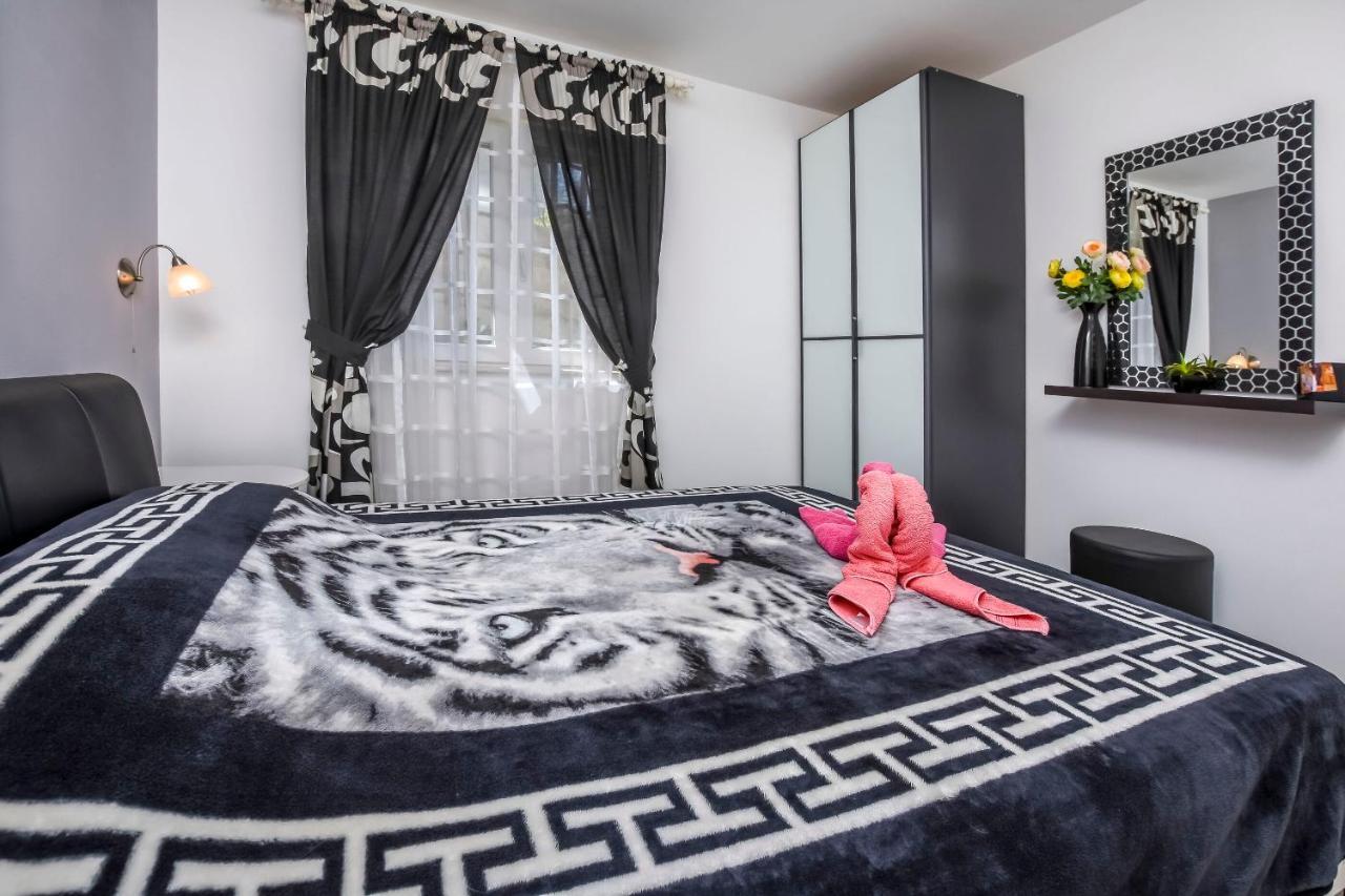 Apartment Iryna Rogoznica  Eksteriør billede